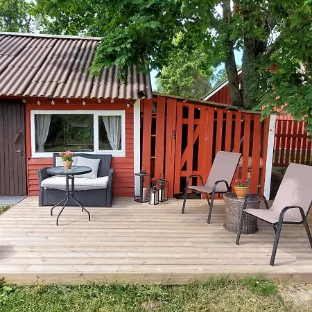 Vakantiehuis Little Red Sauna By The Sea Leesi