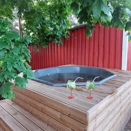 Little Red Sauna By The Sea Vakantiehuis Leesi